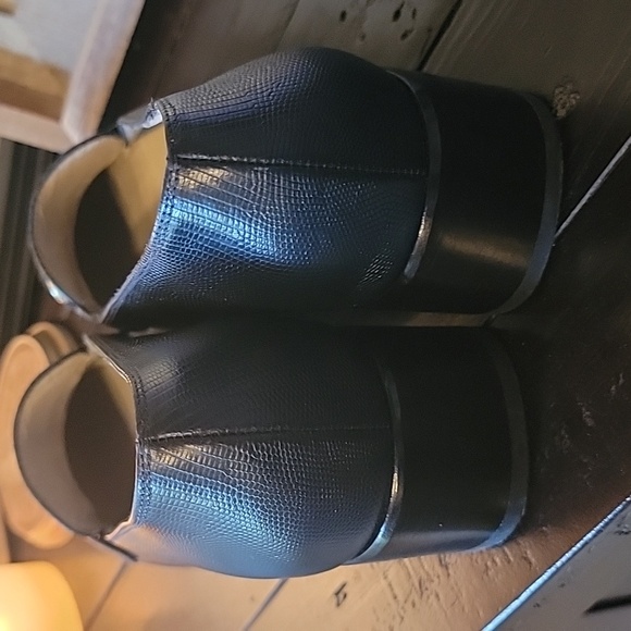 Salvatore Ferragamo Navy Loafers in 9 B - Picture 6 of 7